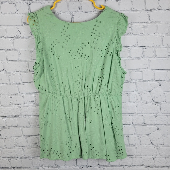 Torrid Size 1 Green Eyelet Top - Picture 6 of 7